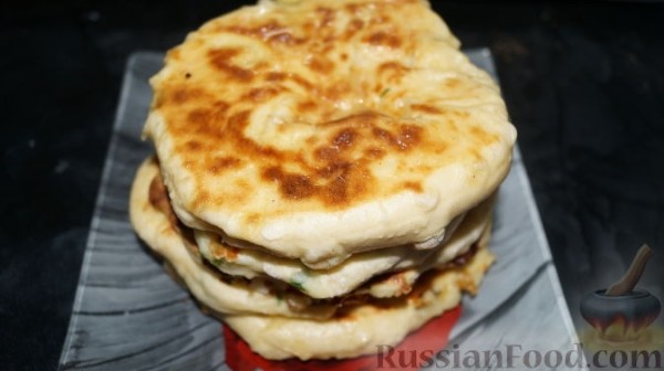 Лепешки с картошкой, луком и сыром