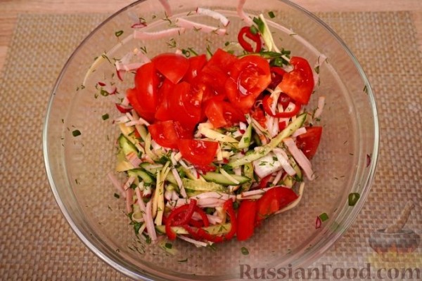 Овощной салат с ветчиной и сыром