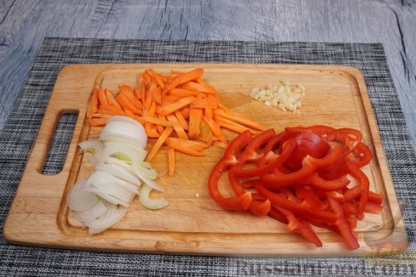 Кускус с овощами и мясом, на сковороде