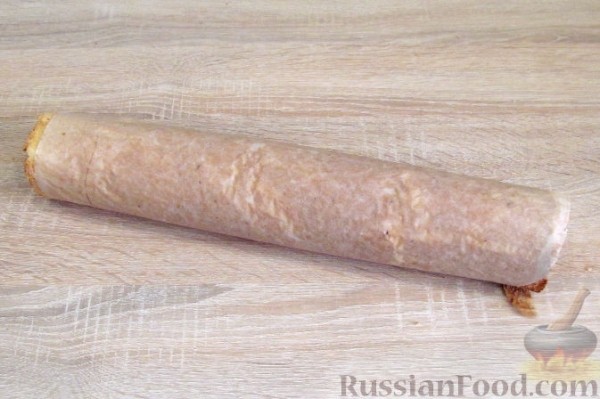 Бисквитный рулет с клубникой