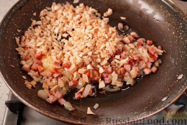 Фаршированные грибы с беконом и сладким перцем