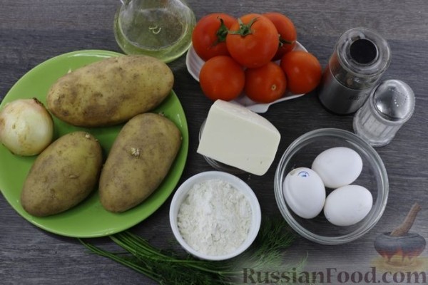 Картофельно-луковый блинный торт с помидорами и сыром