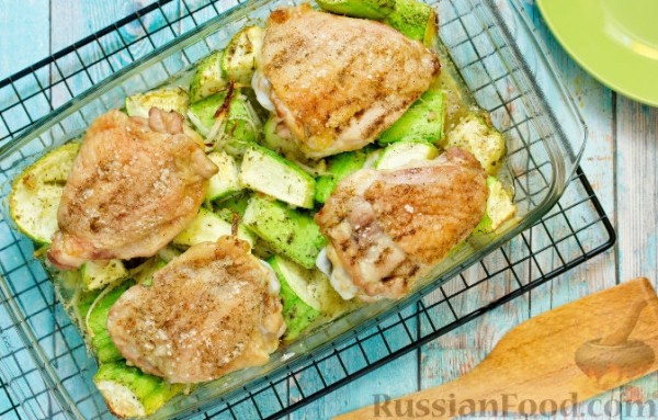 Курица с кабачками в духовке
