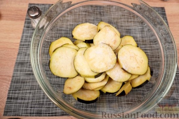 Мусака из запечённых баклажанов, с мясным фаршем