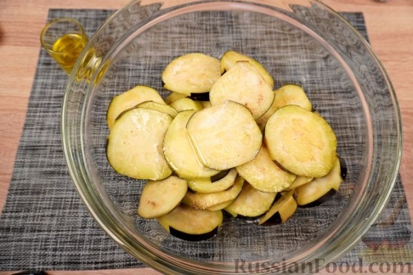 Мусака из запечённых баклажанов, с мясным фаршем