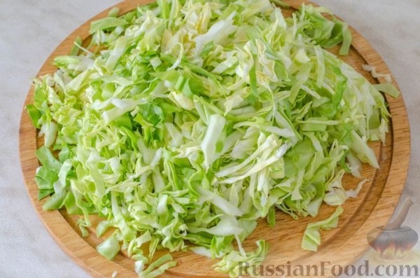 Щи с копченой колбасой и сосисками