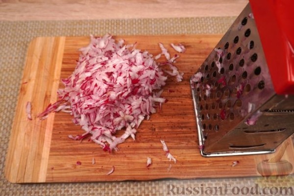 Польский холодник с щавелем и креветками