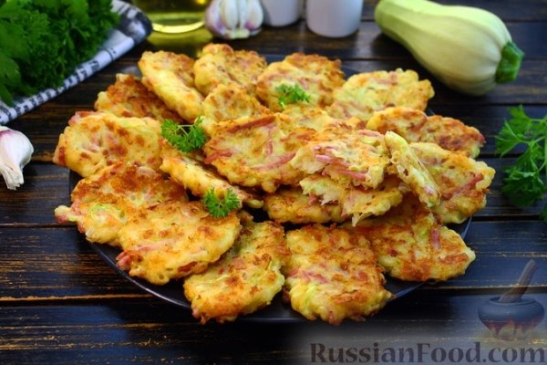 Оладьи из кабачков с сыром и колбасой