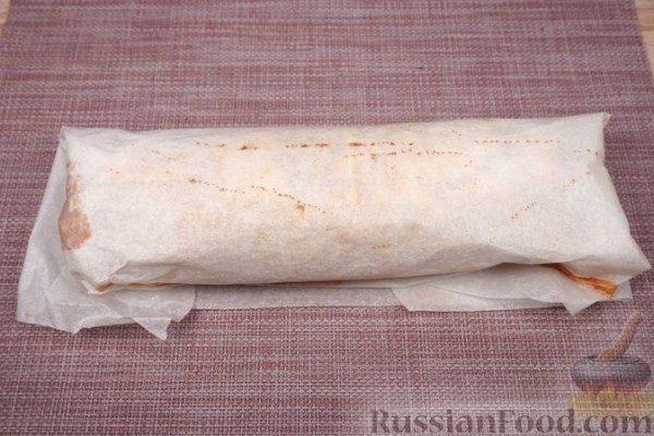 Рулет из блинного теста, с паштетом (в духовке)