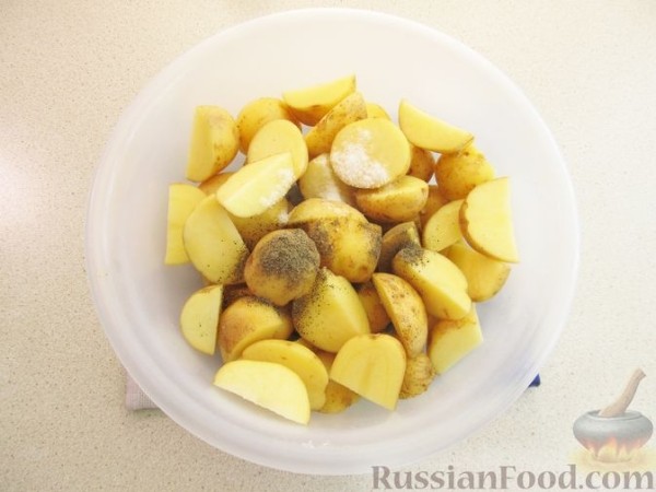Куриное филе с молодым картофелем и сыром