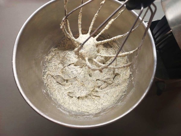 Пирог с красной смородиной и маком