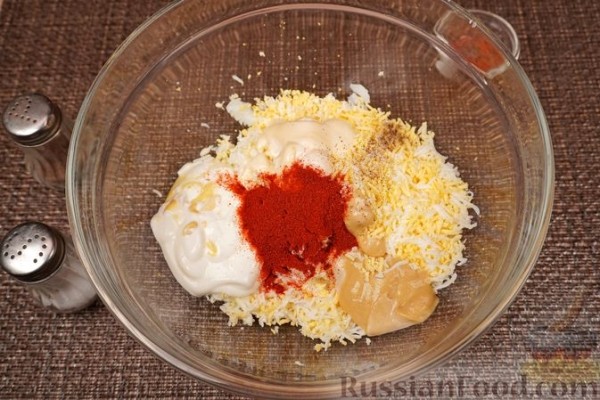 Кабачки, фаршированные яйцами и ветчиной