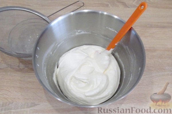 Бисквитный рулет с клубникой