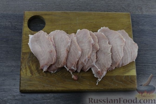 Крученики из свинины с грибами в сметанном соусе