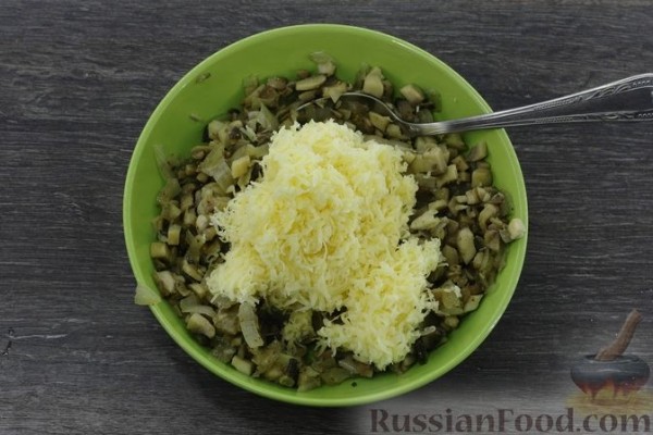 Крученики из свинины с грибами в сметанном соусе