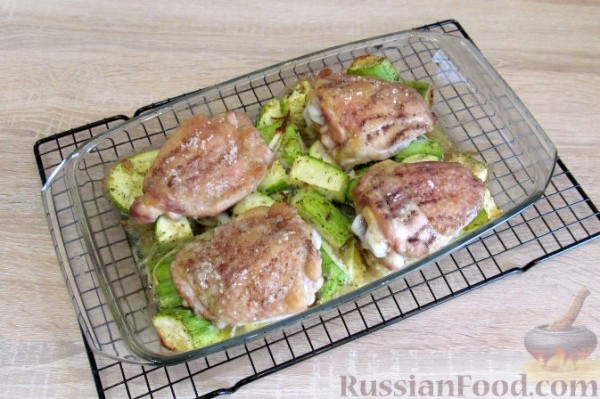Курица с кабачками в духовке