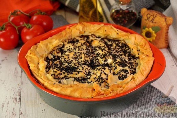 Пита "Кассери" (сырный пирог с беконом и помидорами)