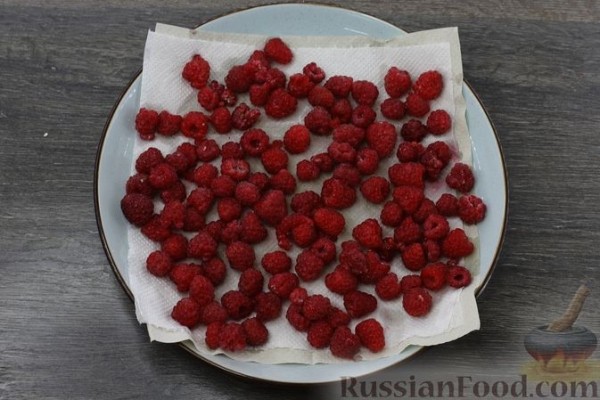 Постный тёртый пирог с малиной