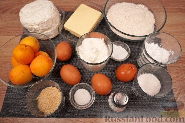 Пирог с творогом и абрикосами