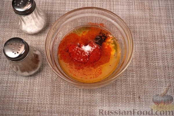 Салат из фасоли с чесноком и зеленью