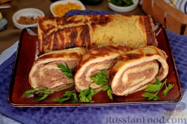 Рулет из блинного теста, с паштетом (в духовке)