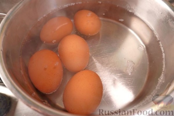 Кабачки, фаршированные яйцами и ветчиной