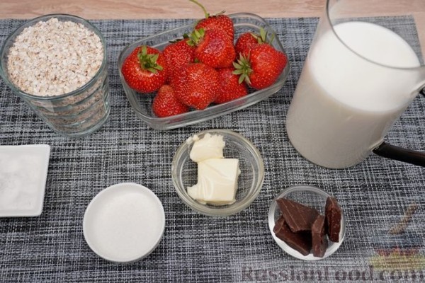 Овсяная каша с клубникой и шоколадом