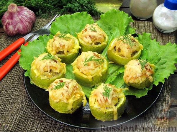 Запечённые кабачки с фаршем, морковью и сыром Запечённые кабачки с фаршем, морковью и сыром