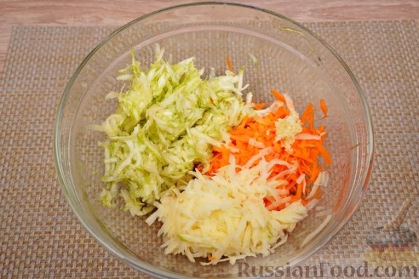 Овощные палочки из кабачков, с овсяной мукой и сыром