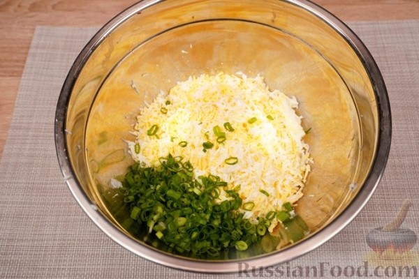 Яичная помазанка с беконом и зелёным луком