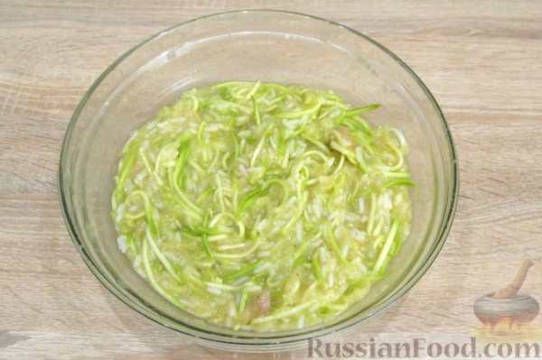 Запеканка из кабачков с курицей и рисом