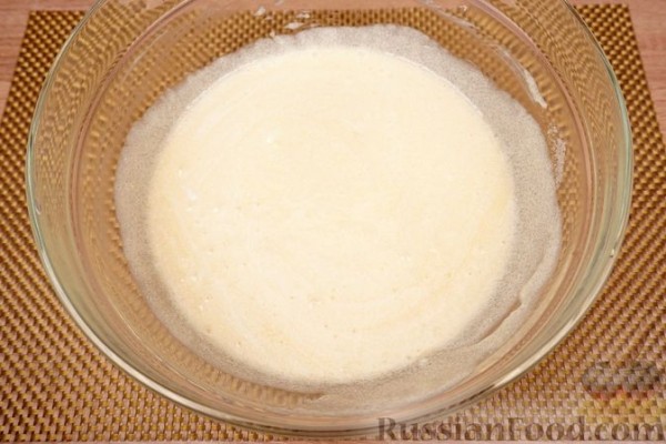 Пирог с вишней и миндалём