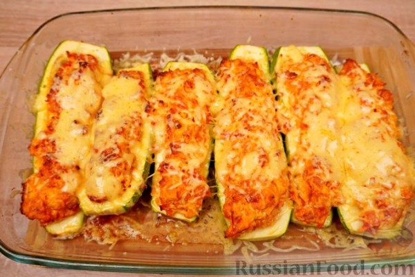 Кабачки, фаршированные яйцами и ветчиной
