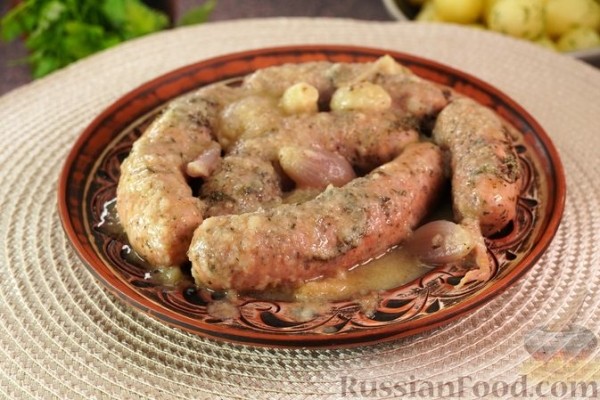 Домашние колбаски (купаты) в пиве, с шалотом и чесноком