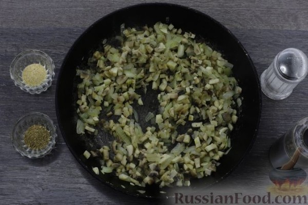 Крученики из свинины с грибами в сметанном соусе