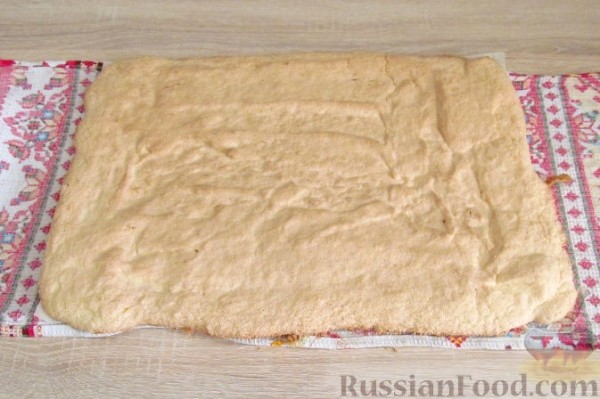 Бисквитный рулет с клубникой