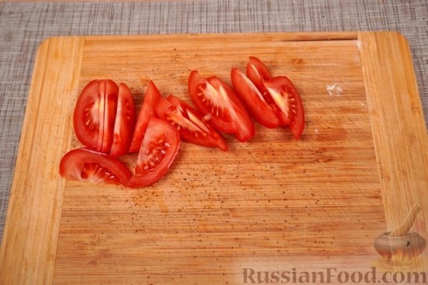 Салат c куриным филе и жареными овощами