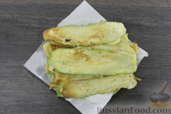 Рулетики из кабачков с сыром и яйцами
