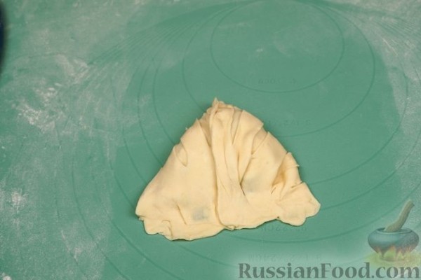 Бездрожжевые пирожки с яйцом и зелёным луком (в духовке)