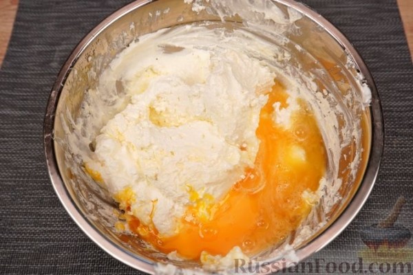 Пирог с творогом и абрикосами