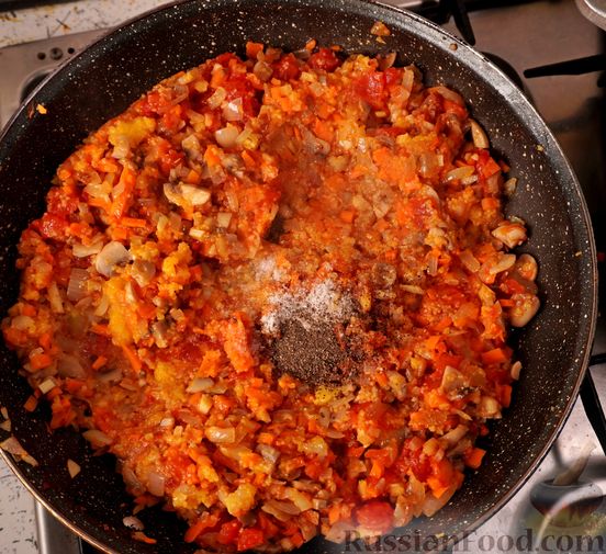 Голубцы из виноградных листьев с кукурузной крупой, грибами и овощами