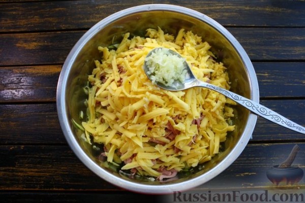 Оладьи из кабачков с сыром и колбасой