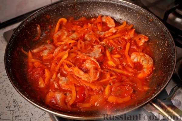 Гаридес саганаки (креветки в томатном соусе)