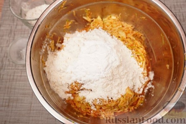 Кабачковые маффины с сыром