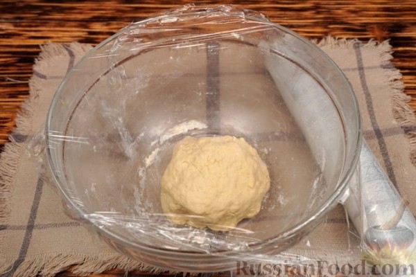 Бездрожжевые пирожки с яйцом и зелёным луком (в духовке)