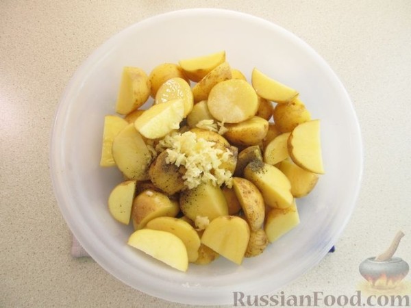 Куриное филе с молодым картофелем и сыром