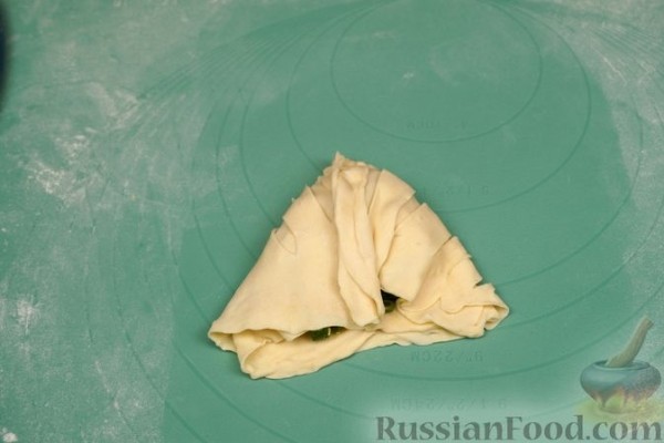 Бездрожжевые пирожки с яйцом и зелёным луком (в духовке)