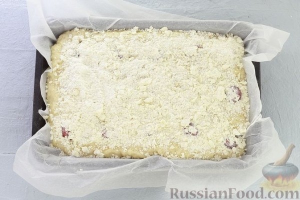 Дрожжевой пирог с ягодами и штрейзелем