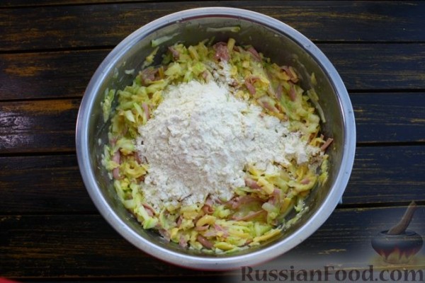 Оладьи из кабачков с сыром и колбасой