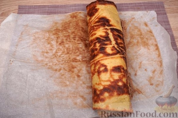 Рулет из блинного теста, с паштетом (в духовке)